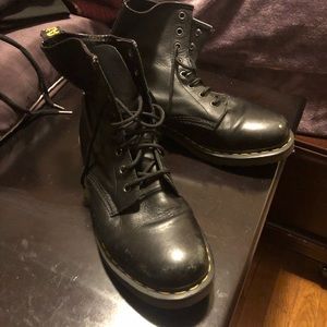 Black Dr Martens (1460)